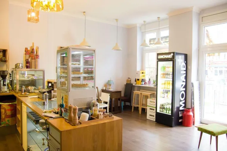 1 Jahr keine Milch in Berlin-Kreuzberg: Café „no milk today“ feiert Jubiläum Bild: 1 Jahr keine Milch in Berlin-Kreuzberg: Café „no milk today“ feiert Jubiläum