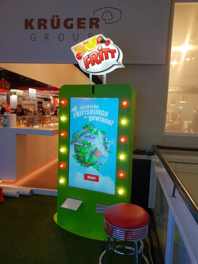 Die FRITT-Installation auf der Internationalen Süßwarenmesse.