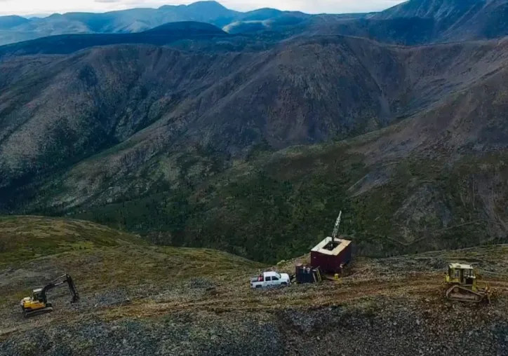 Bild: Rohstoffexperten von Crescat Capital steigen bei Sitka Gold ein!