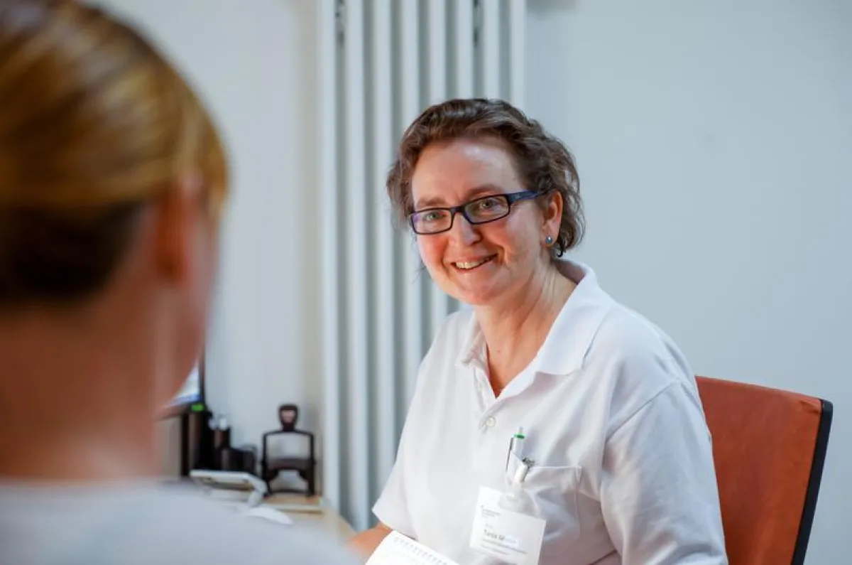 PD Dr. Tanja Groten leitet in der Geburtsmedizin der Uniklinik Jena eine klinische Studie zur Vorbeugung einer Mangelversorgung des Ungeborenen, an der noch Risikoschwangere teilnehmen können. (Foto: