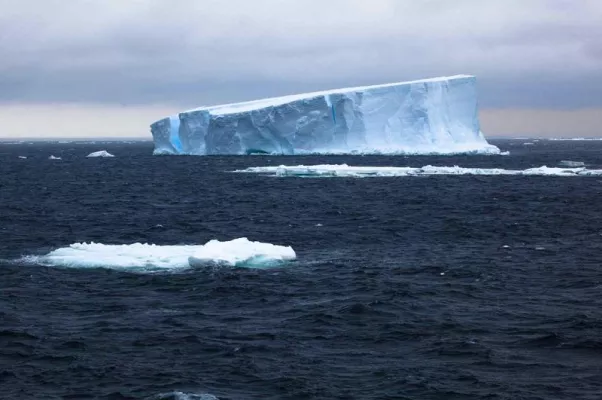 Bild: FS Polarstern startet Richtung Antarktis
