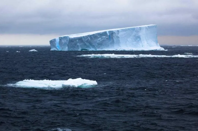 Bild: FS Polarstern startet Richtung Antarktis