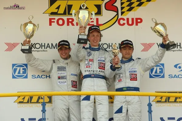 Bild: Bernd Herndlhofer in der Formel 3 - Wie man sich bettet, so fährt man