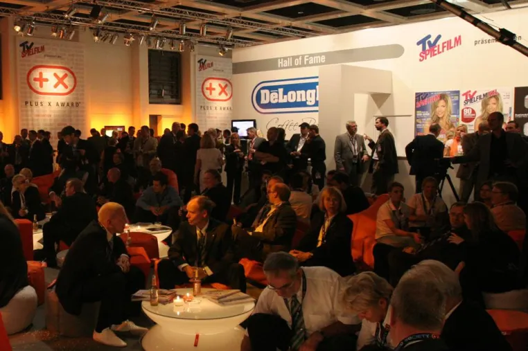 Bild: ElectronicPartner und der Plus X Award auf der IFA 2009