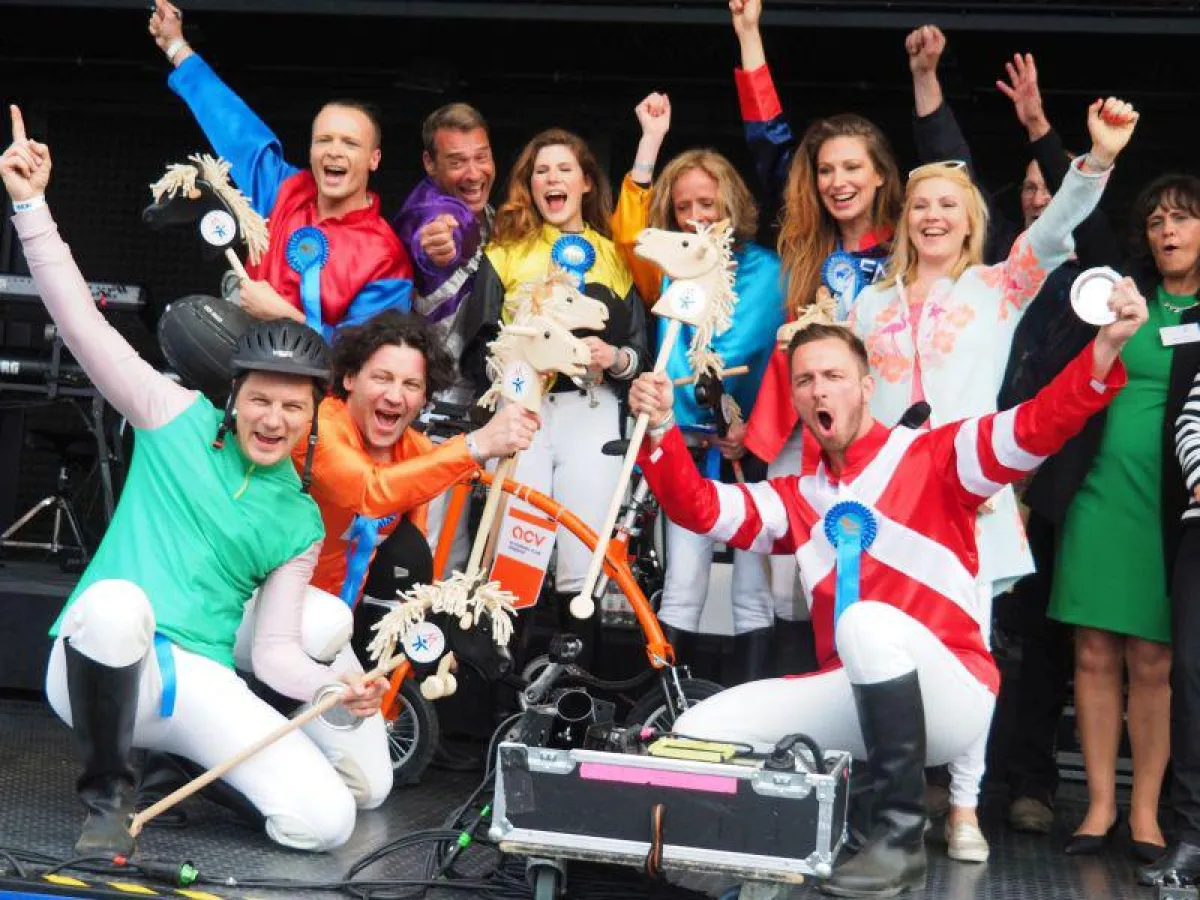 Siegerehrung des Prominentenrennen auf Islandpferden beim Benefizrenntag 2017