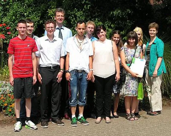 Bild: 103 Absolventen im CJD Jugenddorf Offenburg verabschiedet