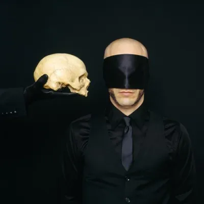 Das schwarze Kabinett - Peyrotau & Sediles präsentieren ihre Serie "Metus" in 100 kubik Bild: Das schwarze Kabinett - Peyrotau & Sediles präsentieren ihre Serie "Metus" in 100 kubik