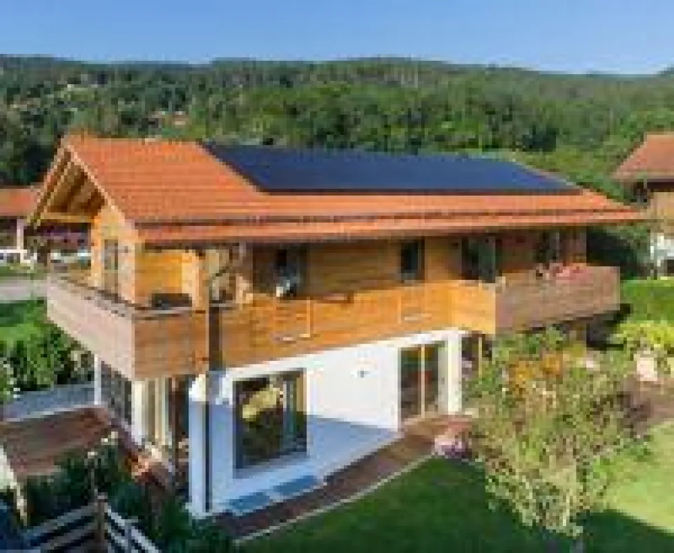 Ein massives Ziegelhaus ist sowohl Altersvorsorge als auch wertstabile Kapitalanlage (Bild: Michael Naumann, Ismaning).