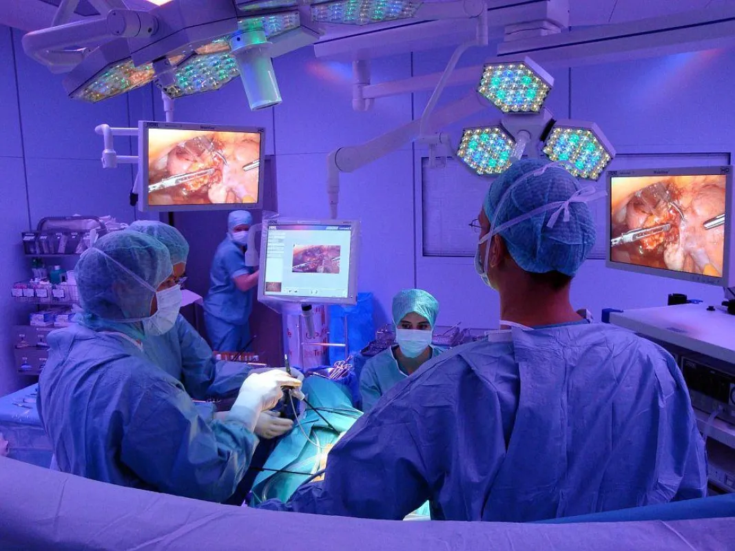 Minimal-invasiver Eingriff im Hightech-OP OR1. Quelle: © KARL STORZ GmbH & Co. KG, Tuttlingen