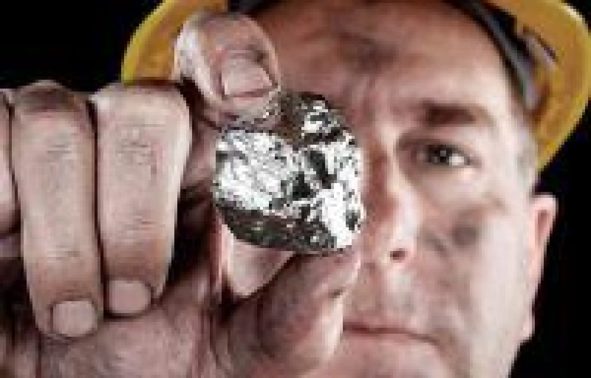 Arbeiter mit Silbernugget