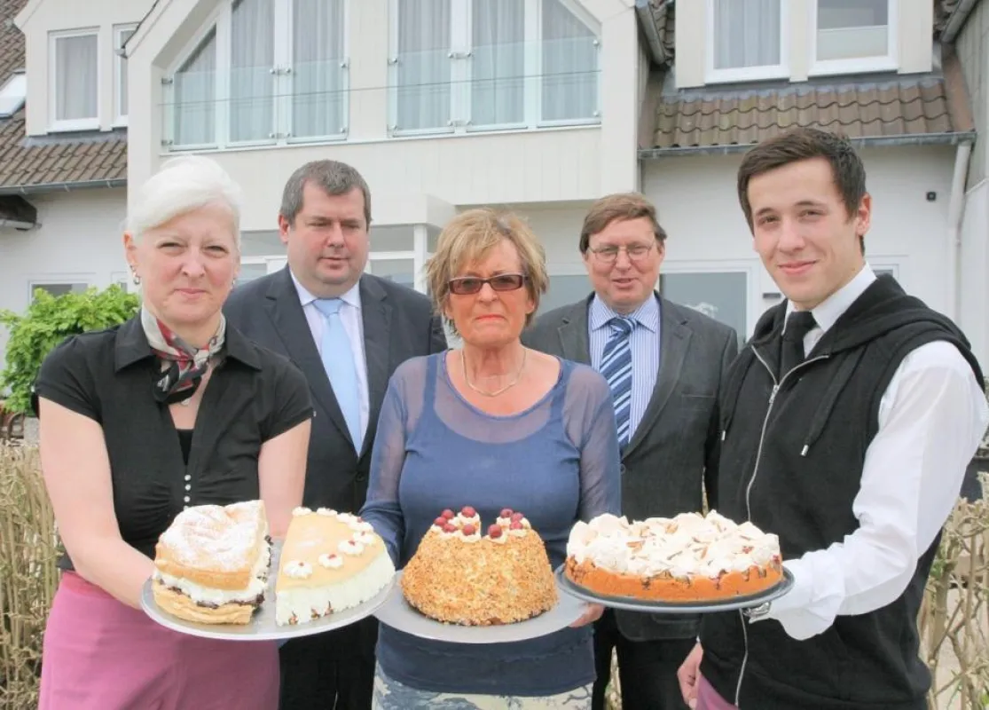 Direktor Bernd Schmidt, Hedi Blöker, Eigentümer Carsten Anders