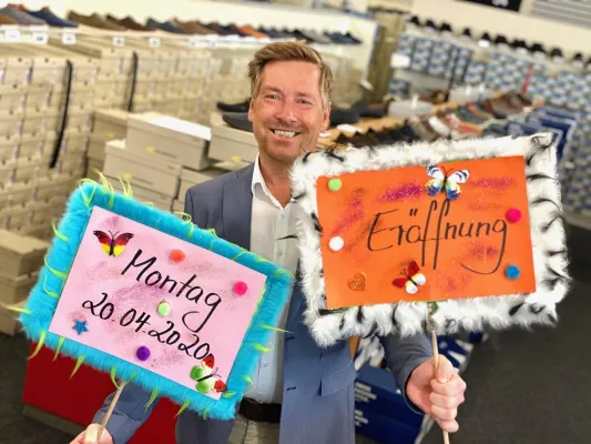 Bild: Wiedereröffnung nach Corona: schuhplus öffnet Türen am c-Port Saterland