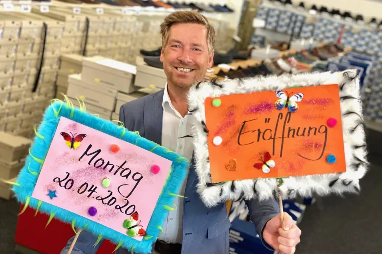 Bild: Wiedereröffnung nach Corona: schuhplus öffnet Türen am c-Port Saterland