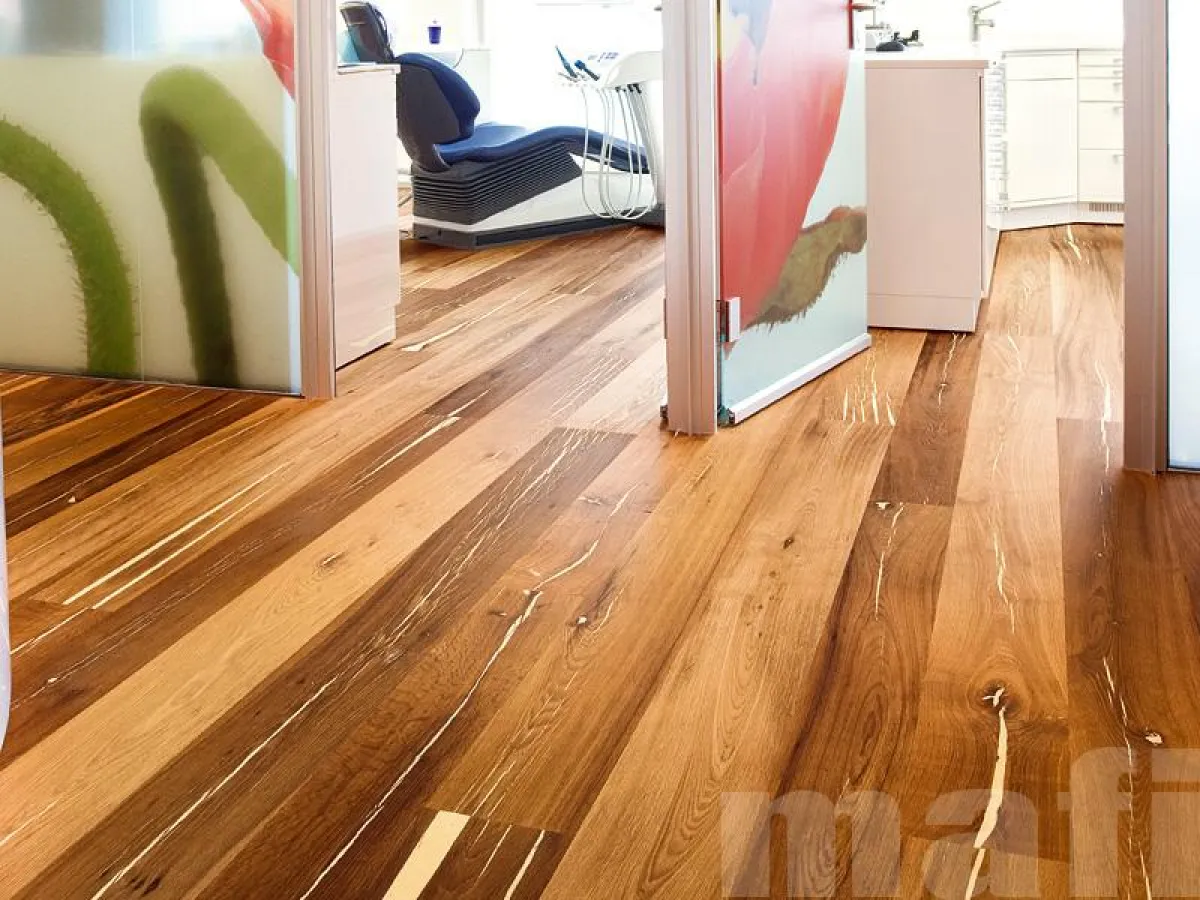 Tiger Eiche weiß, gebürstet weiß geölt.