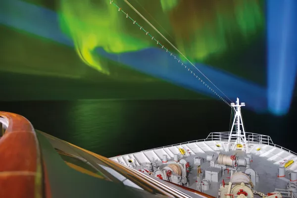 Bild: Kleinstes Kreuzfahrtschiff Deutschlands: Polarlichter, Sonnenfinsternis und neue Ziele