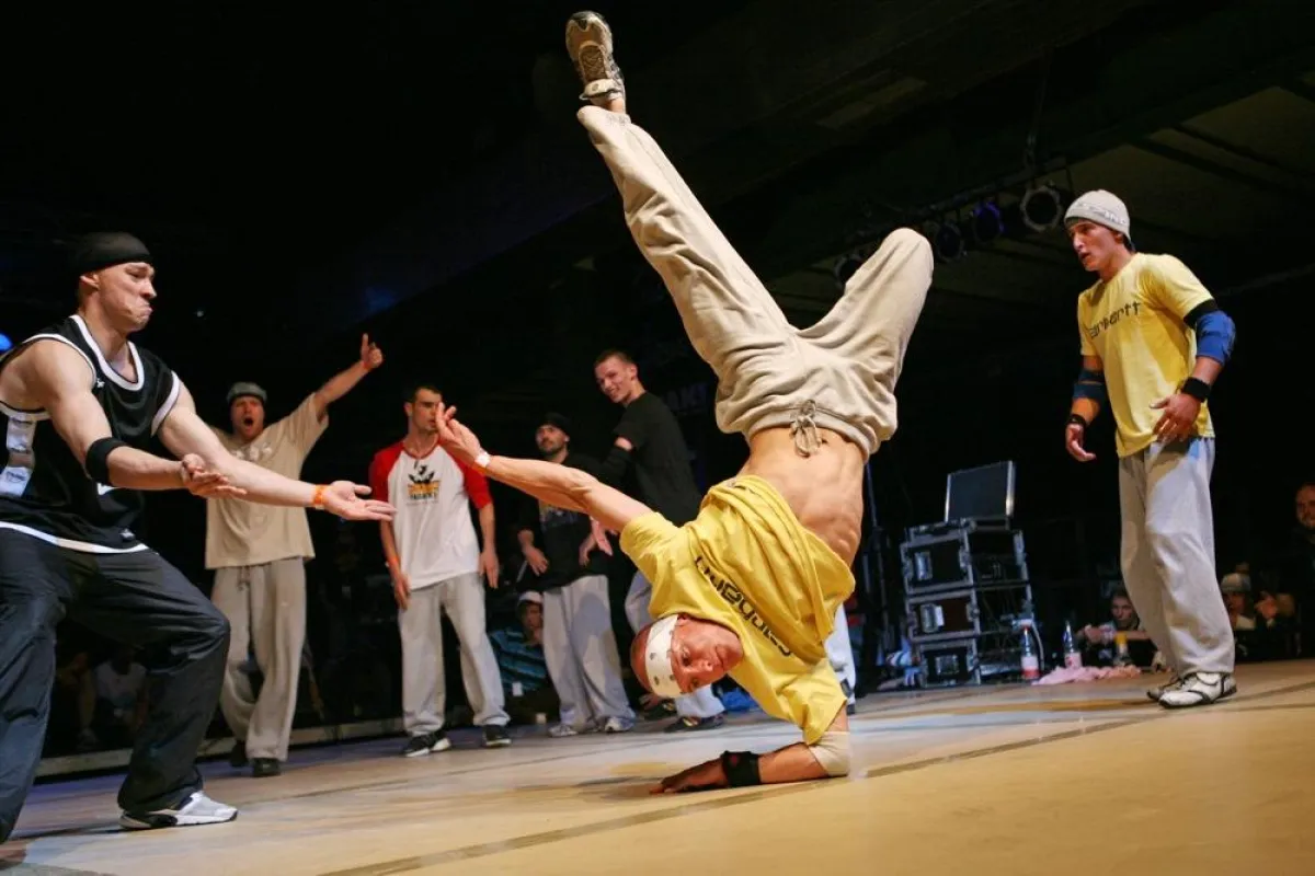 Die besten Breakdancer Ostdeutschlands zeigen beim Battle Of The East ihre akrobatischen Tricks. (Foto: Marco Prosch)