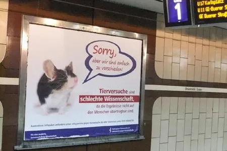 „Tierversuche sind schlechte Wissenschaft“ - Plakatwand in Essen Bild: „Tierversuche sind schlechte Wissenschaft“ - Plakatwand in Essen