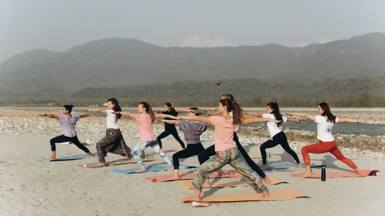 Die ersten Schritte zum Yogalehrer: Ein Leitfaden für Anfänger Bild: Die ersten Schritte zum Yogalehrer: Ein Leitfaden für Anfänger