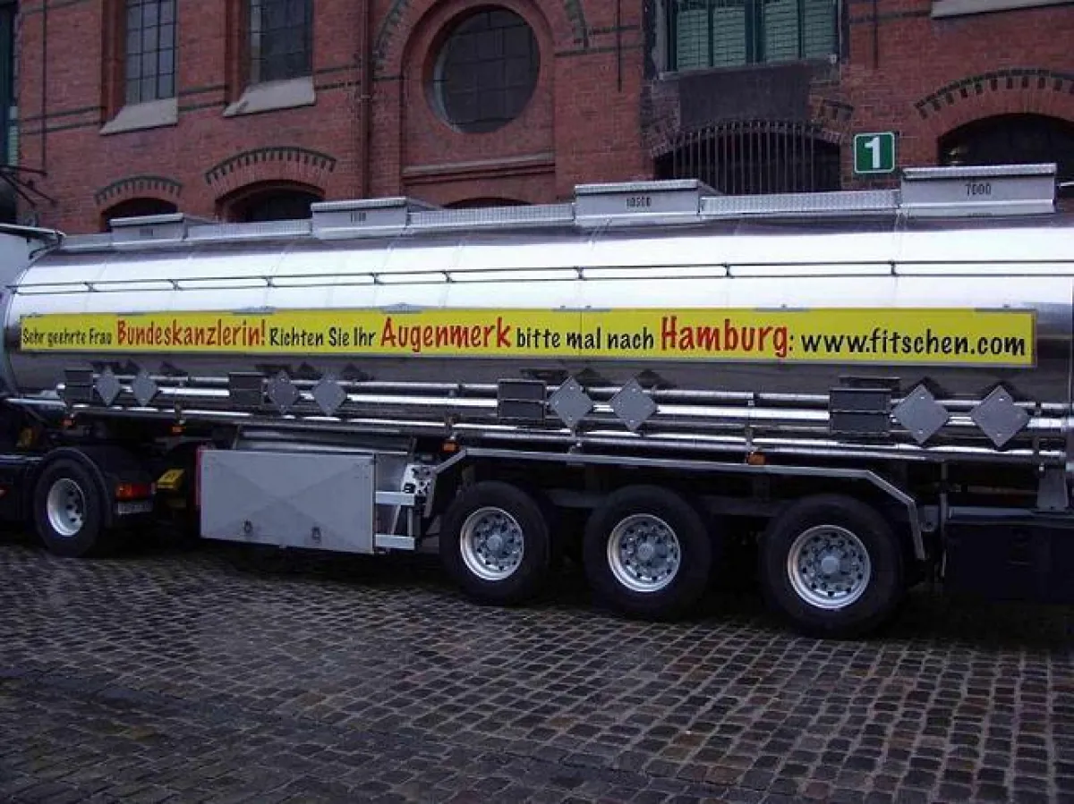 ein speziell gebrandetes Fahrzeug unserer Unternehmung