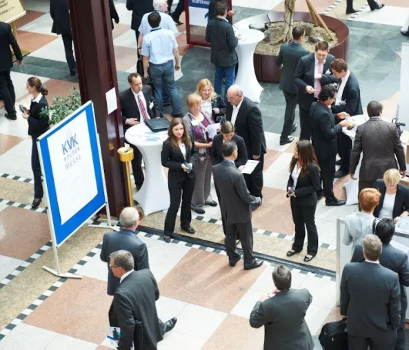 Bild: Mit über 3300 Besuchern und 140 Ausstellern war die 1. KVK Messe am 16. Juni 2011 in Köln ein voller Erfolg.