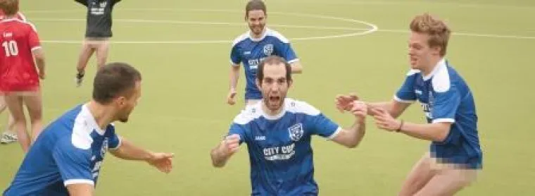 Bild: Neuer TV-Spot: Nackte Tatsachen bei TeamShirts