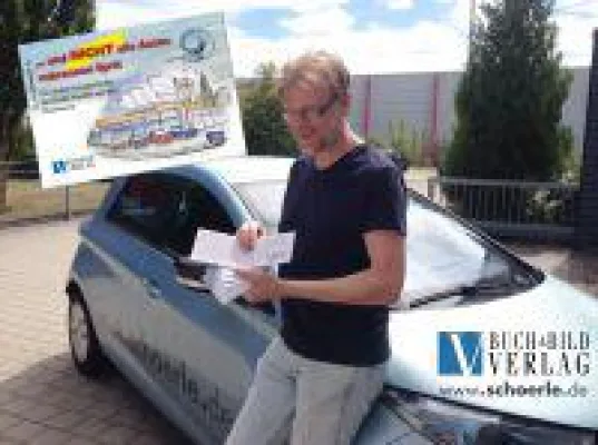 Bild: Schörle-Mini-Lese-Buch begeistert die E-Mobilitäts-Szene