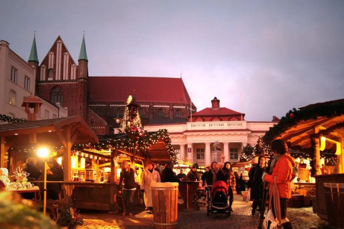 Der Schweriner Weihnachtsmarkt lädt vom 24. November bis 30. Dezember zum Bummeln und Schlemmen ein