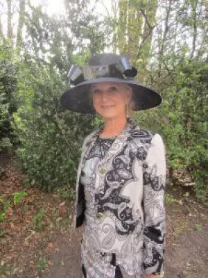Bild: Lasst Blumen im Festtags-Outfit sprechen, empfiehlt Personal Shopper Sonja Grau