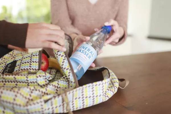 Bild: Fit fürs Lernen in der Schule – Mit natürlichem Mineralwasser konzentriert bleiben