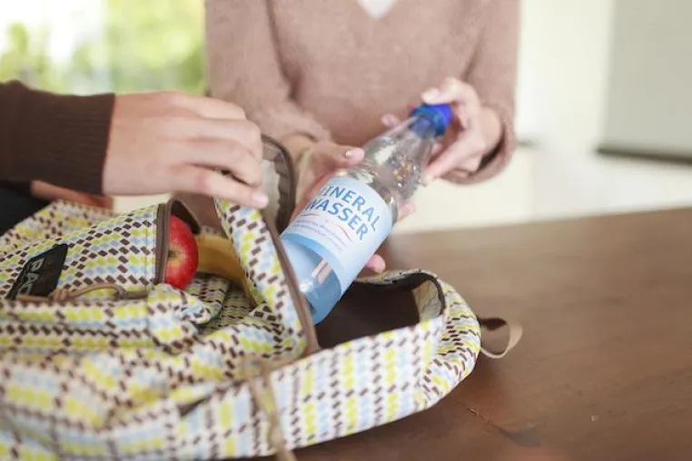 Bild: Fit fürs Lernen in der Schule – Mit natürlichem Mineralwasser konzentriert bleiben