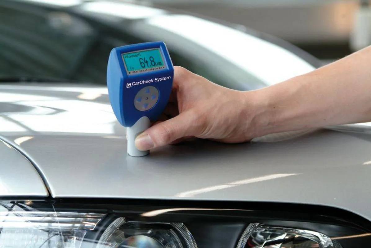 Menügeführte Lackschicht-Messung und Dokumentation mit dem weltneuen CarCheck System von AUTOMATION Dr. Nix
