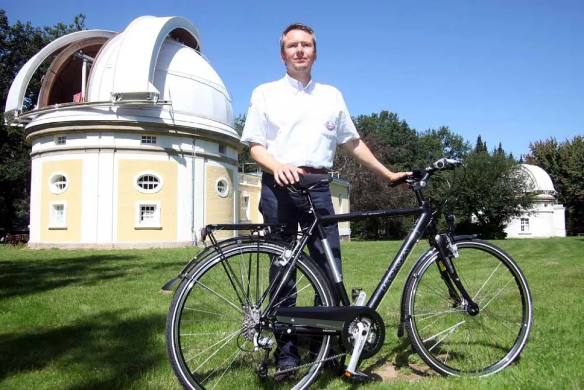 Spenden und gewinnen - Wolfhard Hansmann mit dem KOGA-Rad