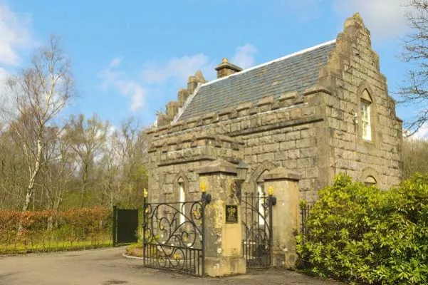 Bild: Ferienhaus in Schottland. Unser Tipp: Gruseltour durch Edinburgh