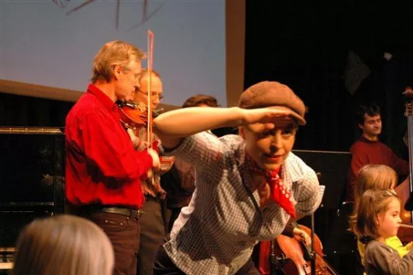 mini.musik geht mit Kindern musikalisch „Auf die Suche nach dem geheimnisvollen Maulwurfston“ Bild: mini.musik geht mit Kindern musikalisch „Auf die Suche nach dem geheimnisvollen Maulwurfston“