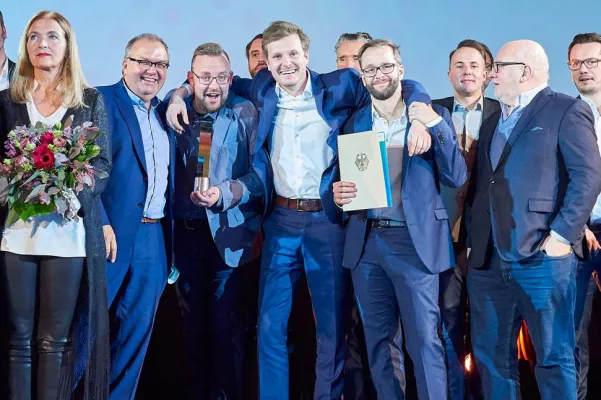 Bild: Deutscher Wirtschaftsfilmpreis für DATEV-Imagefilm. Musik kommt von GROVES.