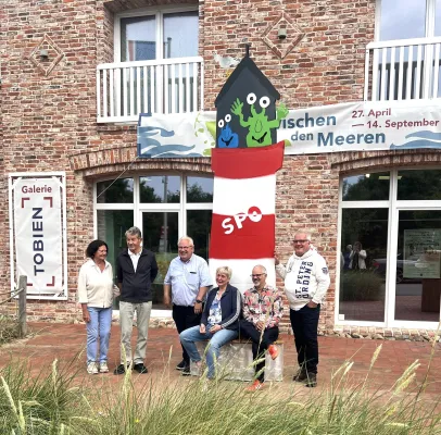 Bild: Einweihung Leuchtturmskulptur in St. Peter-Ording 