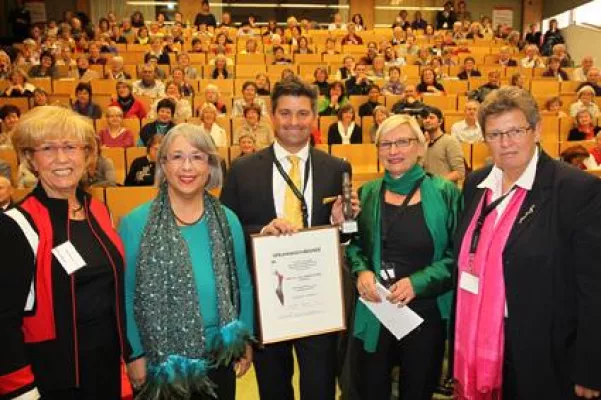 Bild: Wissenschaftspreis „Busenfreund “ an Privatdozent Dr. Florian Schütz (Heidelberg) verliehen