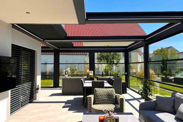 Bild: Terrassenüberdachung sorgt für großzügiges Outdoor-Living