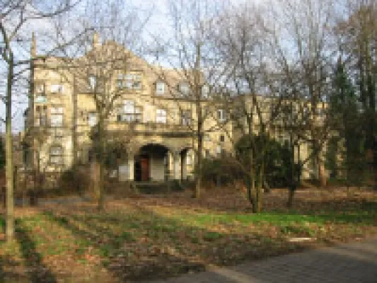 Bild: Die LINKE.Darmstadt kritisiert Polizeieinsatz in Oetinger Villa