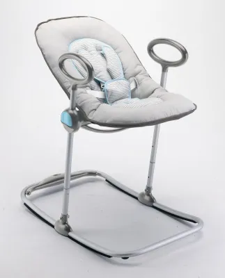 Bild: Eine schöne und sinnvolle Innovation von BEABA - Im neuen „Up an Down“ können Babys immer dabei sein