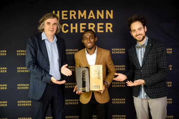 Bild: Best Redner kommt aus Kassel. Roland Ngole holt den Weltrekord.
