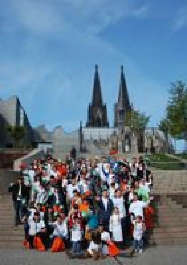 Sie fanden sich schon früh am Morgen ein, um Unrat auf der Rheinuferpromenade zu sammeln: die Mitarbeiter aus 14 Accor Hotels