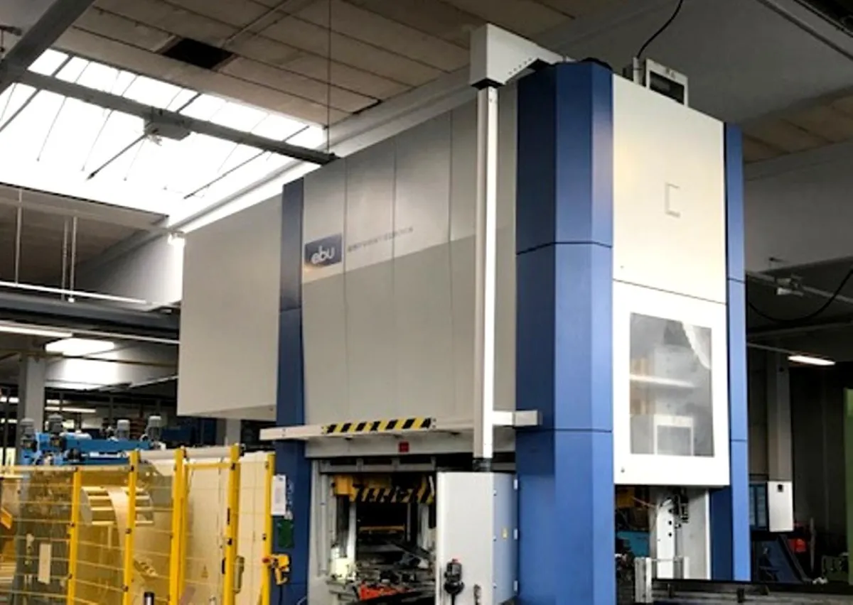 Servopresse in der Halle der Schulte Press- und Stanzwerk GmbH