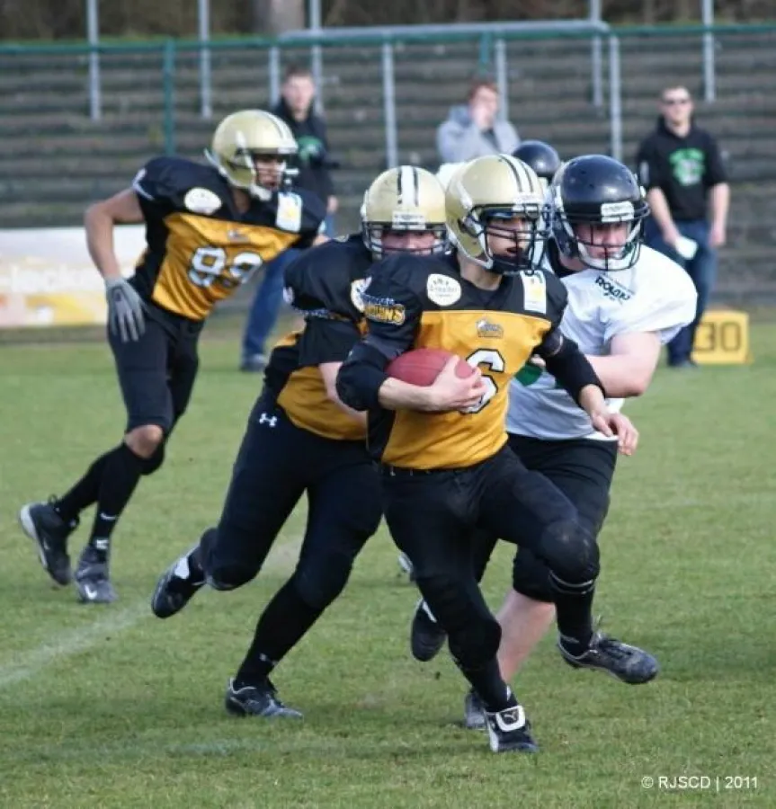 Foto: Die Paderborner U19 auf ihrem Weg zum nächsten Touchdown.