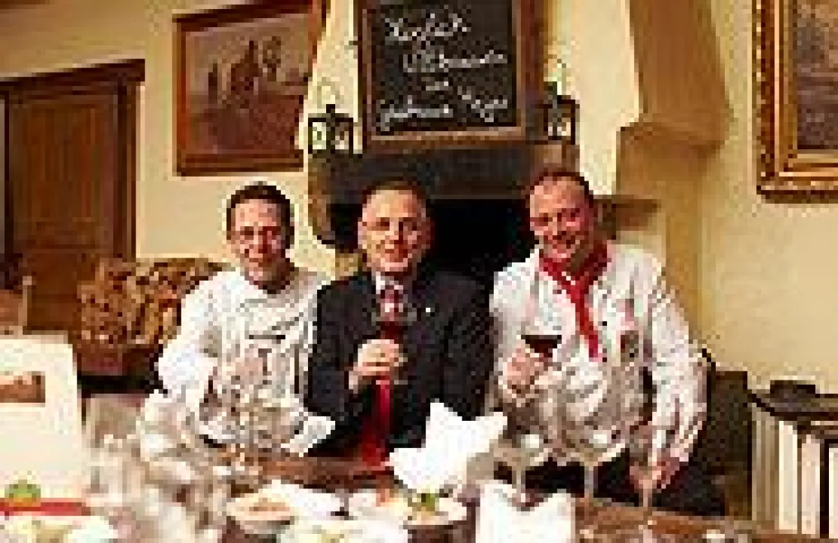 Sternekoch E.A. Gehrke, Zoodirektor K.M. Machens und Chefkoch A. Walter (v. li.)