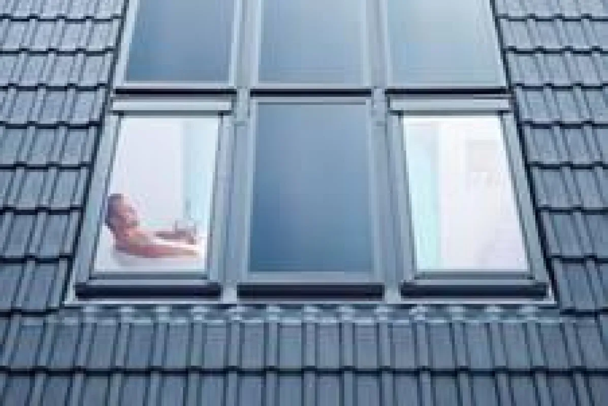 Sonnenstrahlen lassen sich nicht nur zur Stromerzeugung, sondern auch zur Warmwasserbereitung bzw. Heizungsunterstützung nutzen. Bild: www.dach.de