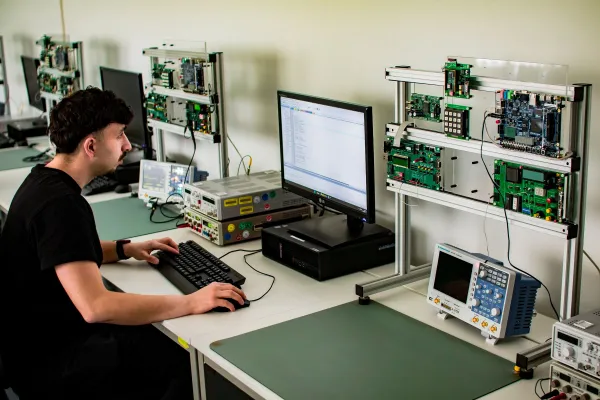 Bild: Technik trifft Informatik: Neuer Studiengang für die moderne Ingenieursarbeit an der THB