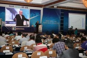 Jörg Knoblauch beeindruckt Unternehmer in Südkorea Bild: Jörg Knoblauch beeindruckt Unternehmer in Südkorea