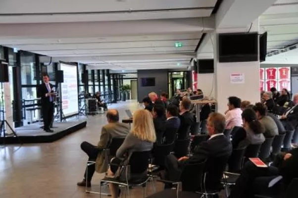 Bild: Wirtschaftstreffen im Stadion - 4. GmbH-Geschäftsführer-Tag in Köln