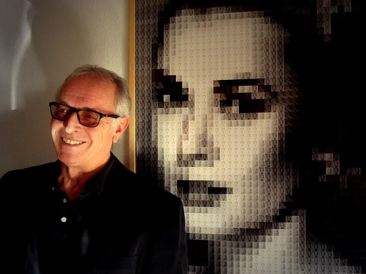 Theo Hues vor seinem Werk, 2014